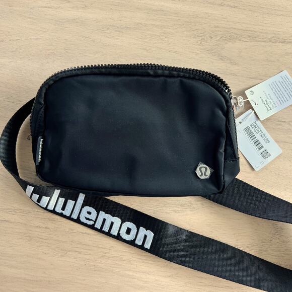 Lululemon Everywhere Wordmark Crossbody Belt Bag 1L - Black with Logo Strap - Picture 1 of 5